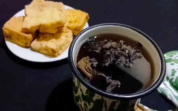 Filosofi Teh Tubruk: Cara Primitif Menikmati Teh Lokal yang Ngangenin(Dokumentasi pribadi: Isti Yogiswandani)