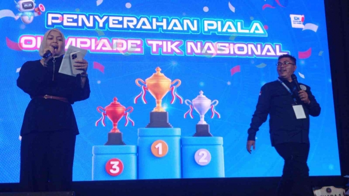 Penyerahan piala otn 2025/dokpri