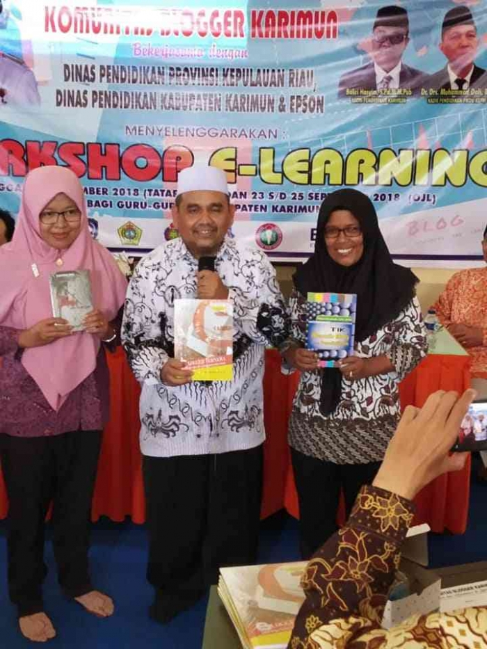 Omjay dan buku-buku yang dituliskannya/dokpri