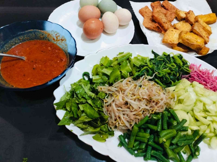 Salad Jawa alias pecel(Dokumentasi pribadi: Gurdani Yogisutanti)