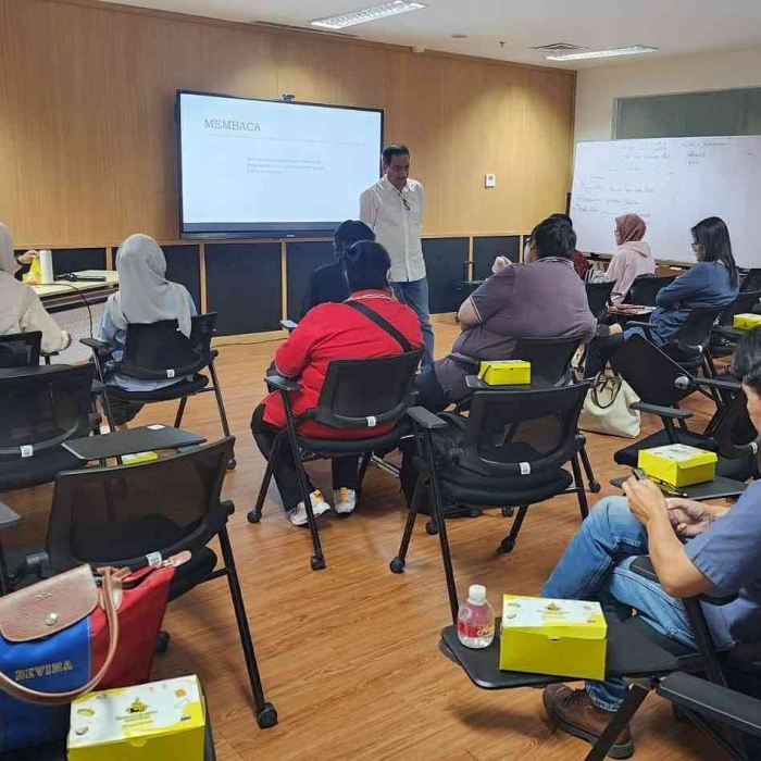 Kegiatan menulis bersama Budiman Hakim/Budiman Hakim