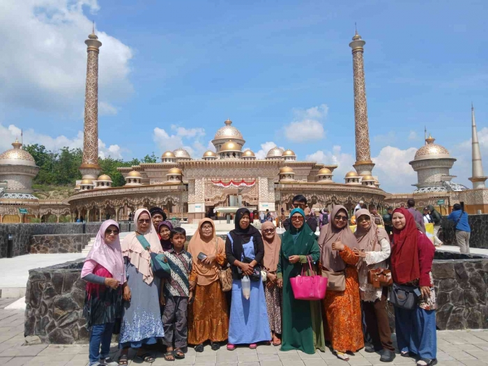 Masjid An Nahda: Wisata Religi Megah dengan Arsitektur Luar biasa(Dokumentasi RT 11)