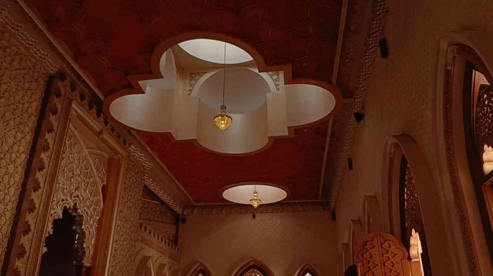 Lampu gantung cantik artistik, elegan berkelas terkesan mewah(Dokumentasi pribadi: Isti Yogiswandani)