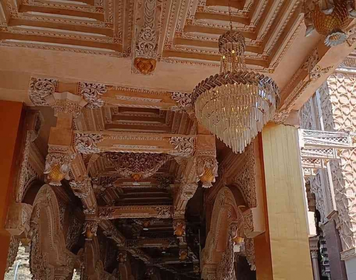 Lampu lain yang membawa kesan glamor tapi elegan (Dokumentasi pribadi: Isti Yogiswandani)