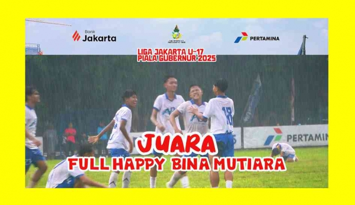 Klub Bina Mutiara berlaga dalam hujan dan menjadi Juara Liga Jakarta U-17 Piala Gubernur 2025. Foto: Isson Khairul