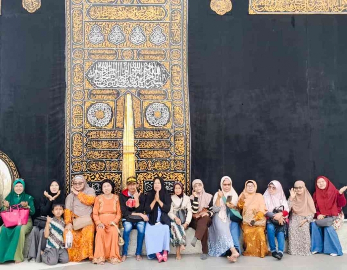 Di bawah Ka'bah(Dokumentasi RT 11)