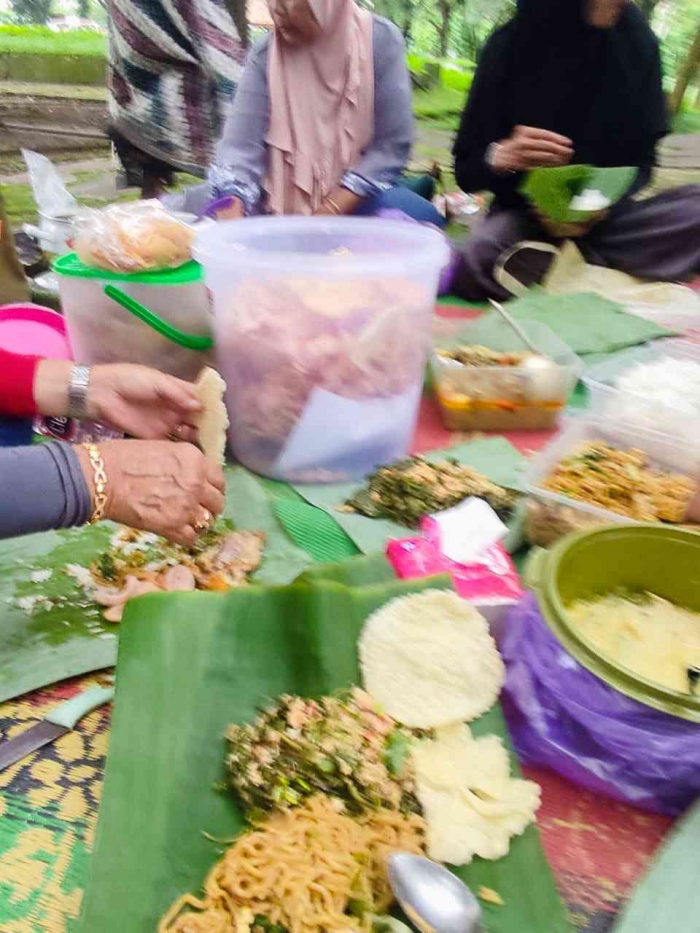 Nikmatnya Ndhudhah bontot (Dokumentasi pribadi: Isti Yogiswandani)