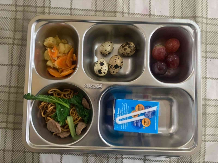 Makanan bwrgizi gratis di sd cahaya pelita/dokpri