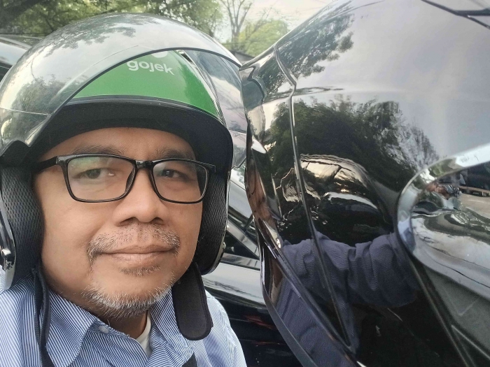 Omjay naik gojek motor/dokpri
