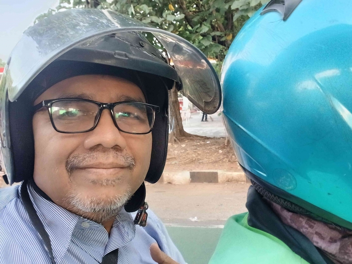 Omjay berangkat naik gojek motor/dokpri
