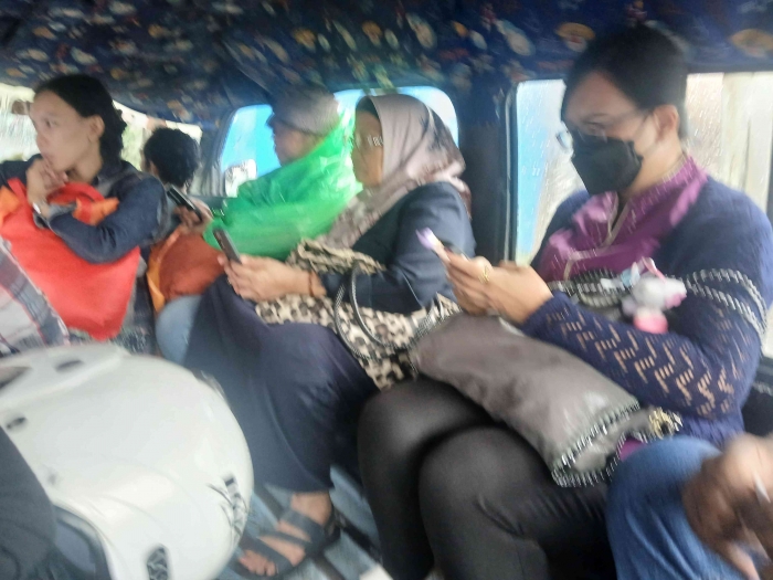 Omjay naik angkot/dokpri