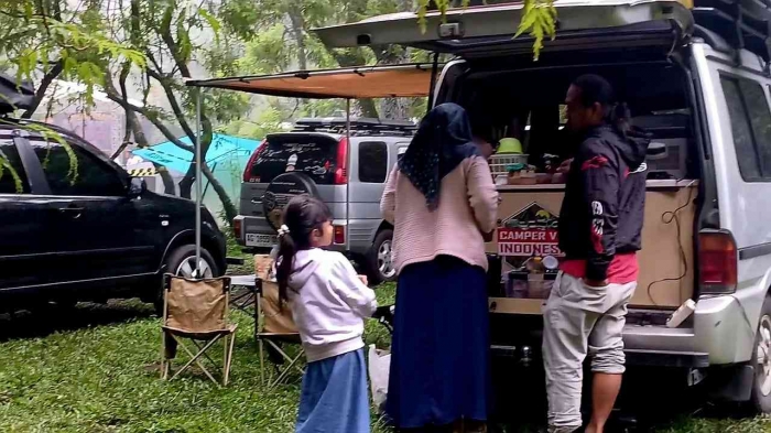 Camping bersama keluarga (Dokumentasi pribadi: Isti Yogiswandani)