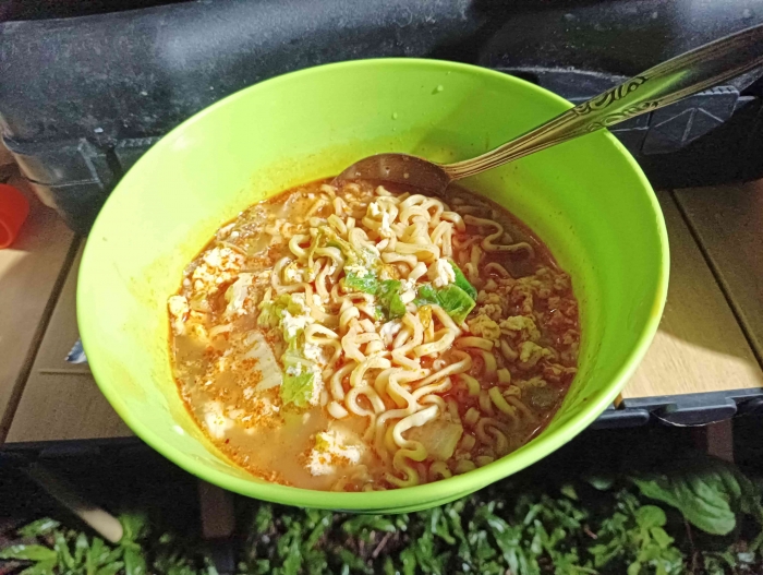 Mie instan, sawi dan telur kopyok(Dokumentasi pribadi:Isti Yogiswandani)