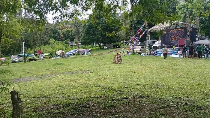 Tenda peserta 5th Anniversary CVI Jatim di sisi Utara (Dokumentasi pribadi: Isti Yogiswandani)