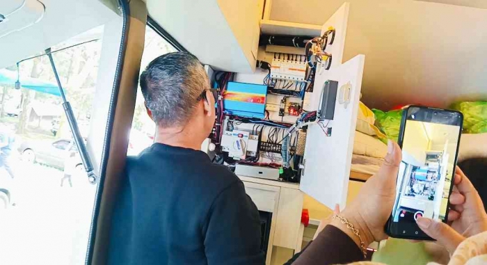 Sumber listrik tersedia, dan bisa di charge( Dokumentasi pribadi: Isti Yogiswandani)