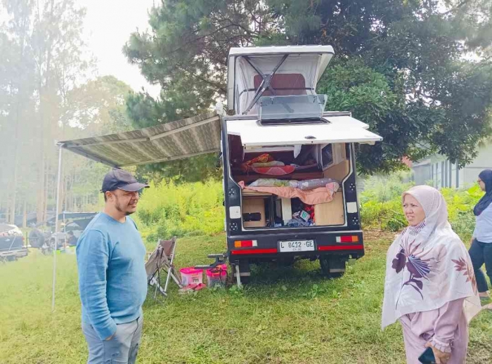 Om Rizal, owner SUV adventure Camper Van (Dokumentasi pribadi: Isti Yogiswandani)