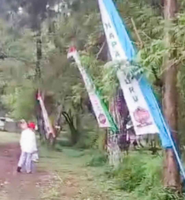 Umbul-umbul yang menunjukkan chapter yang ada di CVI Regional Jatim (Dokumentasi pribadi: Isti Yogiswandani)