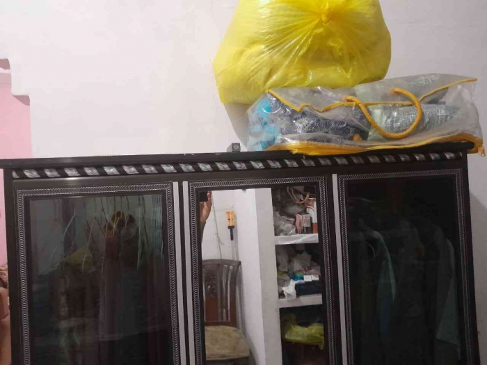 Menyimpan barang di atas lemari pakaian (dokpri)