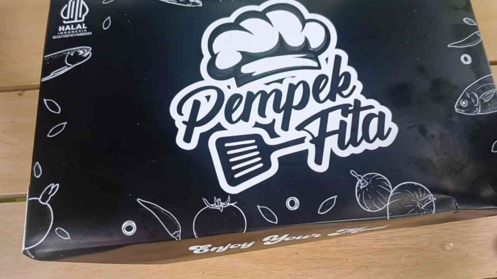 Kemasan cantik pempek Fita (Dokumentasi pribadi: Isti Yogiswandani)