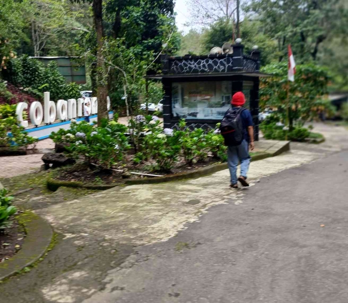 Loket informasi dan pelayanan Coban Rondo (Dokumentasi pribadi: Isti Yogiswandani)