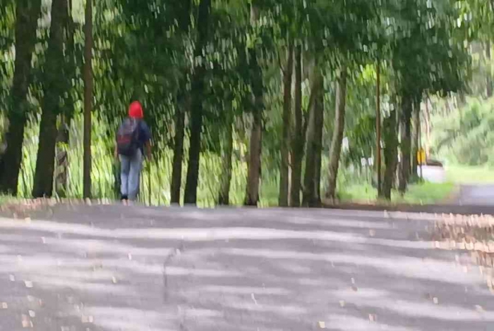 Little red hat sudah menunggu di atas(Dokumentasi pribadi: Isti Yogiswandani)