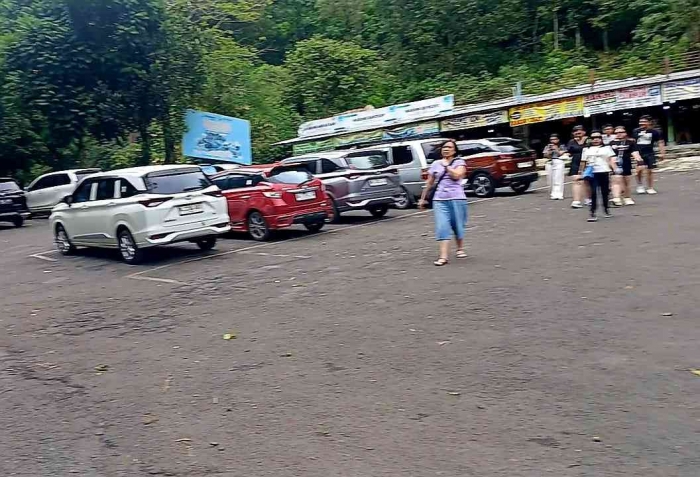 Di sini Aku merasa kena prank, ternyata kendaraan bisa masuk di sini sampai parkiran (Dokumentasi pribadi: Isti Yogiswandani)