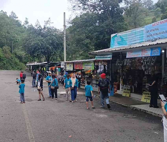 Menuju lokasi banyak lapak Oleh-oleh (Dokumentasi pribadi: Isti Yogiswandani)