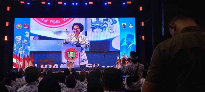 Sambutan ibu ketua umum pb pgri/dokpri