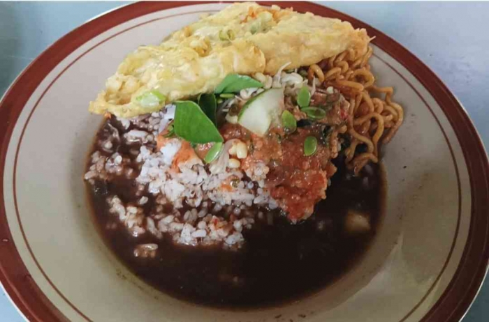 Pecel Rawon (Dokumentasi pribadi: Isti Yogiswandani)