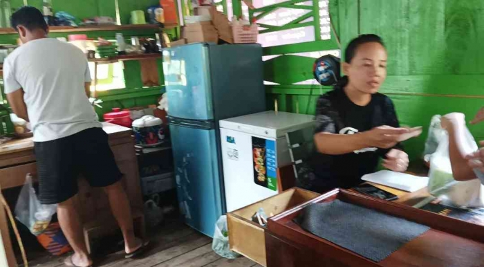 Penjual rawon pecel di selatan lapangan Mberan, Bangunsari,