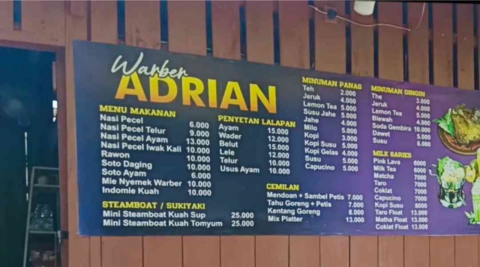 Warung Adrian yang menyediakan pecel rawon (dokumentasi pribadi: Isti Yogiswandani)