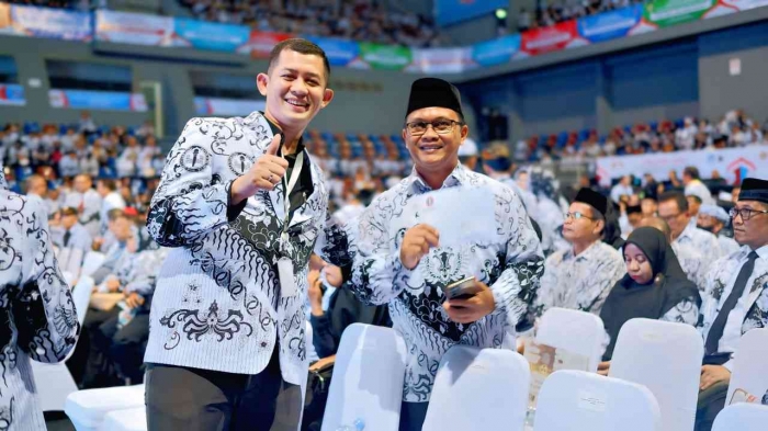 Pak sumardiansyah dan pak Paidi teman kuliah s3 omjay di unj yg menjadi pengurus pgri/dokpri