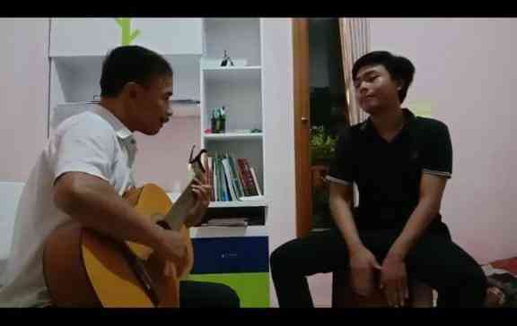 Foto Bermain Musik Bersama Anak Lanang. Sumber: Dokumentasi Pribadi.