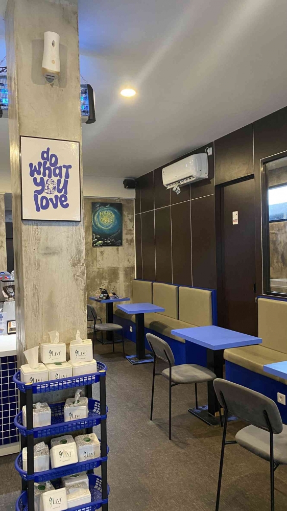 Marketing - Store Ambience dan Store Atmosphere pada Coffee Shop Fourth ...