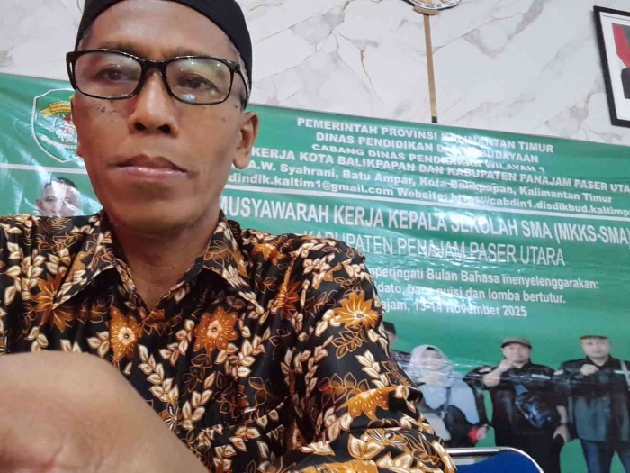 Duduk di depan bersama ketua MKKS, pengawas SMA, dan perwakilan Dinas Provinsi (dokpri)