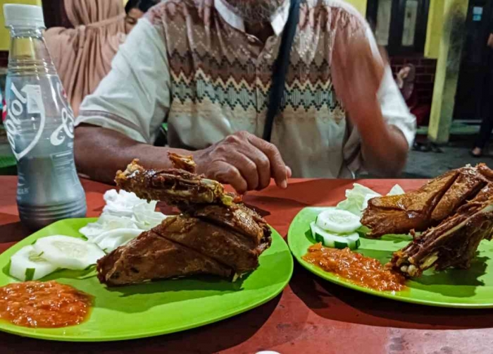 Rahasia Kelezatan Bebek Lamongan: Si Leher Panjang yang Membuat Lidah Bergoyang(Dokumentasi pribadi: Isti Yogiswandani)