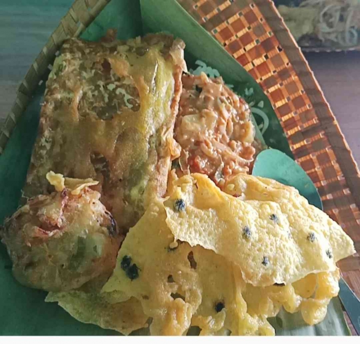 Pecel Pincuk 6 ribu: Kelezatan Sederhana dalam Kemasan Tradisional(Dokumentasi pribadi: Isti Yogiswandani)