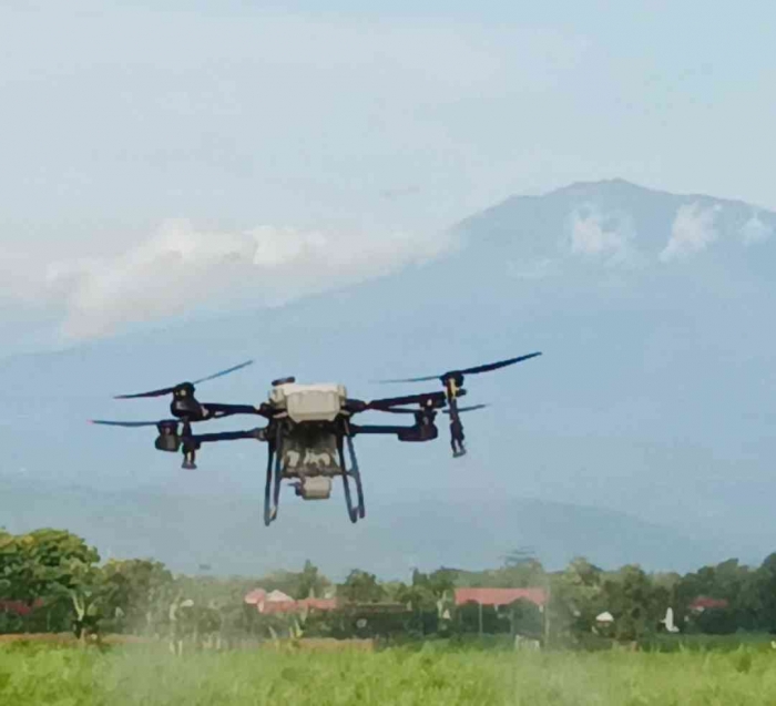 Pemanfaatan drone dalam pertanian Presisi (Dokumentasi pribadi: Isti Yogiswandani)