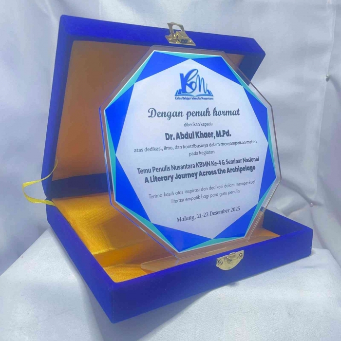 cinderamata KBMN PGRI untuk tuan Rumah/dokpri