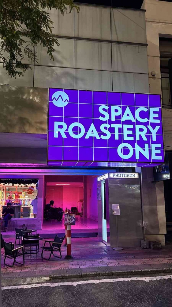 Space Roastery One: Kedai Kopi Futuristik 24 Jam yang Jadi Surganya ...