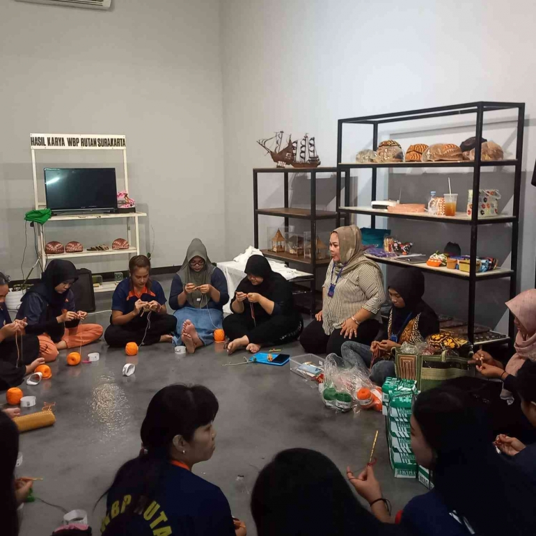 Merajut Harapan dan Membangun Kemandirian dengan Jarum dan Benang di ...