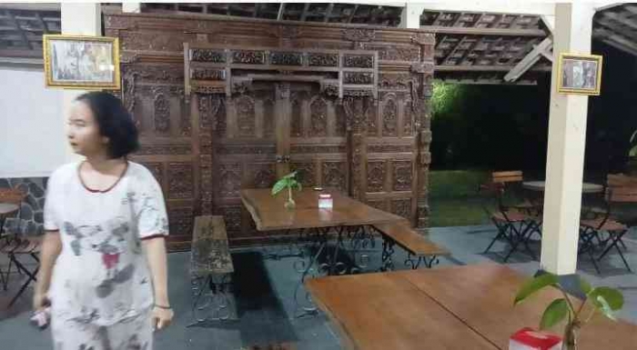 Foto Survei Tempat Makan di Gubuk Makan Iwak Kalen Bok Renteng. Sumber: Dokumentasi Pribadi.