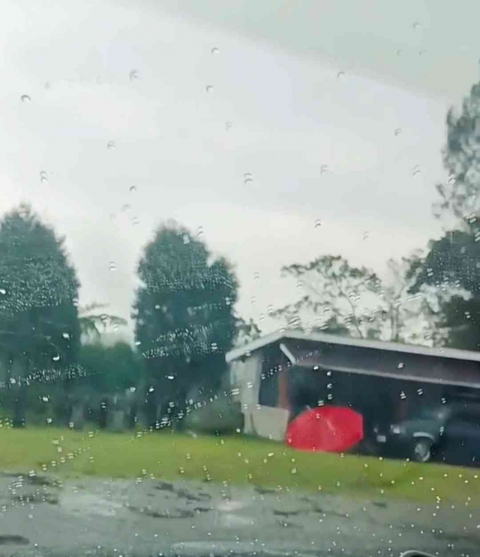 Parkir dan ngecam di sini saja, karena hujan turun(Dokumentasi pribadi: Isti Yogiswandani)