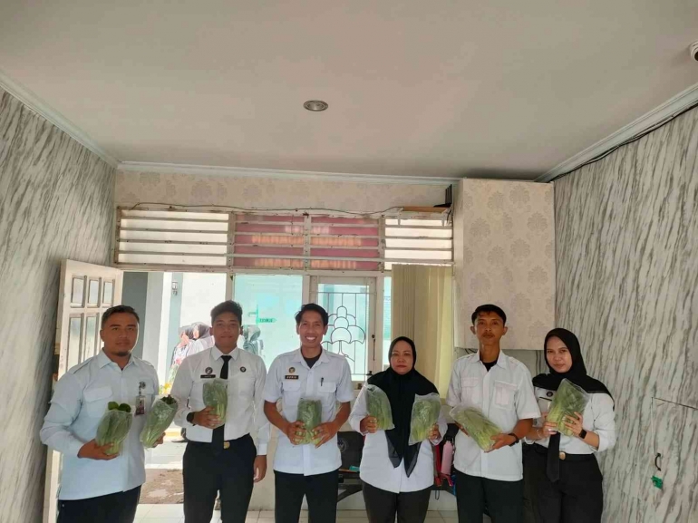 Rutan Bengkulu Kembali Panen Pakcoy Hasil Budidaya WBP - Kompasiana.com