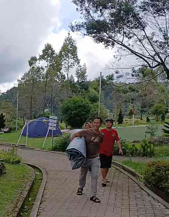 Camping di Tempat Wisata: Liburan Smart Hemat Banyak Manfaat(Dokumentasi pribadi: Isti Yogiswandani)