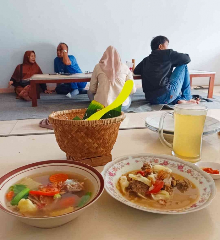 Menikmati Akhir Tahun Bersama Tengkleng dan Sop Iga Mlilir yang Icik Kiwir(Dokumentasi pribadi: Isti Yogiswandani)