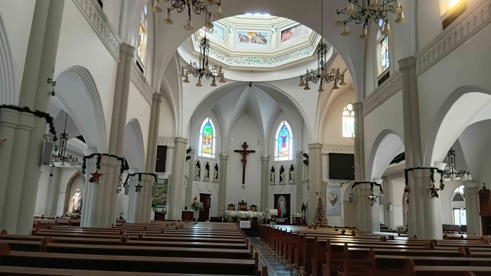 Foto Gereja Santo Laurensius Alam Sutera Tangerang yang teduh, artistik, dan religius. Sumber Dokumentasi Pribadi.