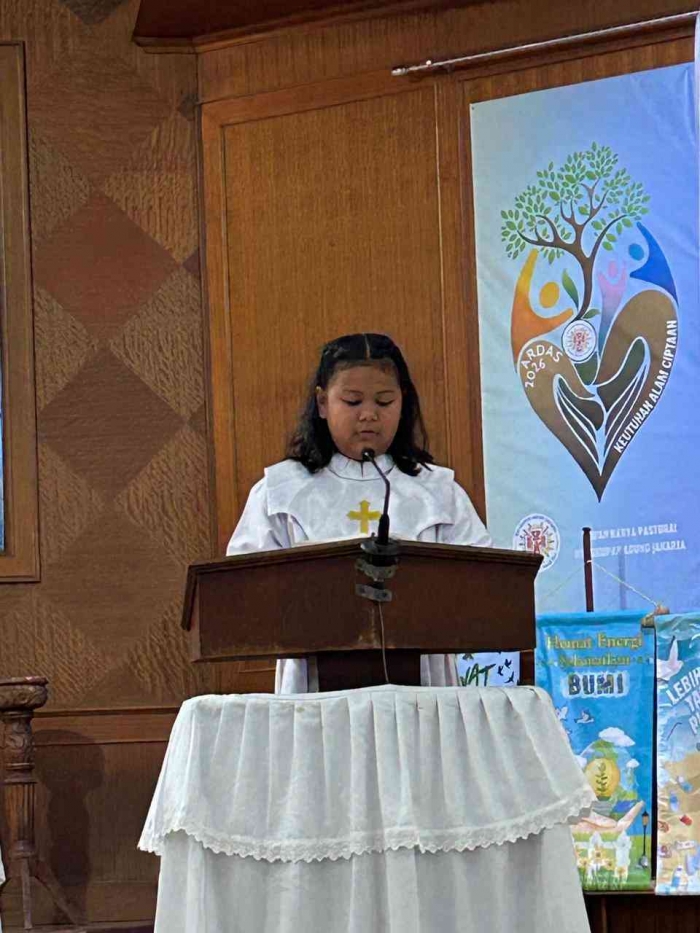 Petugas lektor seorang murid kelas 5. Sumber Dokumentasi Pribadi.