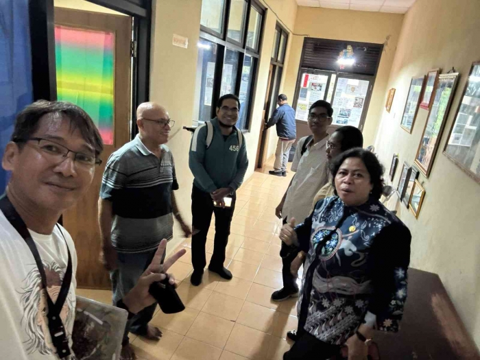 (Sumber pribadi) Kunjungan Ibu KaDis P&K provinsi Maluku, Dr. Sarlota (Loce) Singerin dan Evan J. Lilihata, Ilmuan muda genius Maluku di Lab EAT.