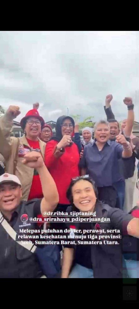 dr.Ribka Tjiptaning dan dra. Sri Rahayu